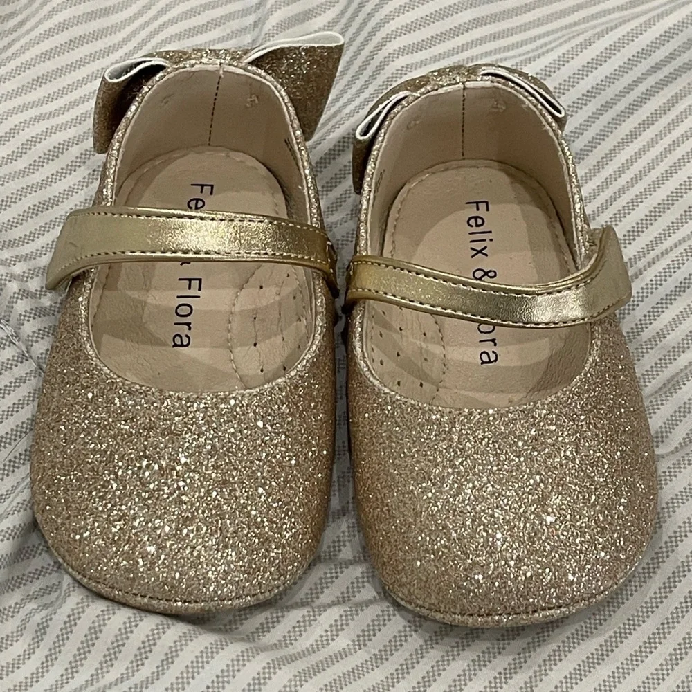 Felix & Flora‎ 13.5 Velcro Gold Glitter Flats with Bow